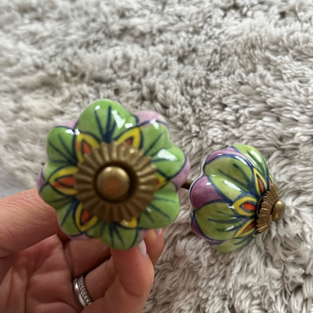 Two hand painted door knobs. - Picture 5 of 8